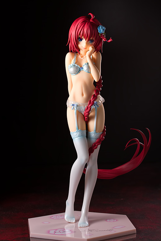 Mea Kurosaki figure