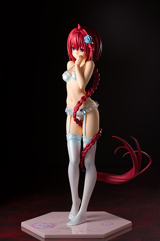 Mea Kurosaki figure