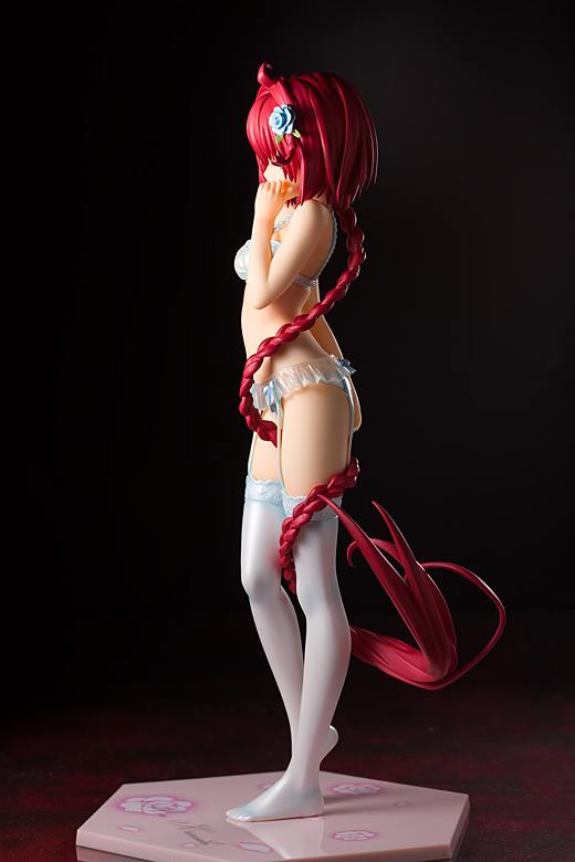 Mea Kurosaki figure