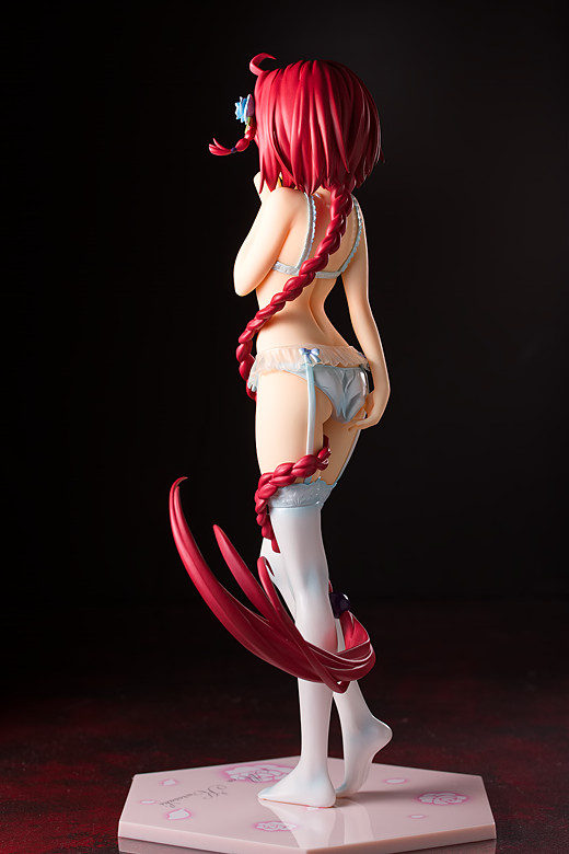 Mea Kurosaki figure