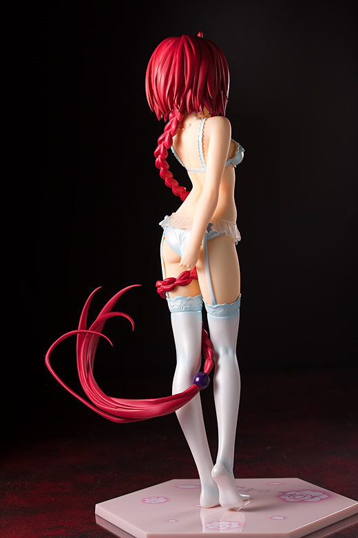 Mea Kurosaki figure