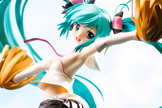 Miku Hatsune Cheerful Figure Review