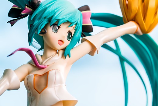 Miku Hatsune Cheerful Figure Review