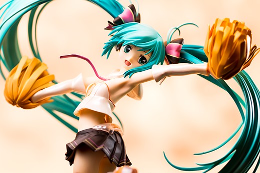 Miku Hatsune Cheerful Figure Review