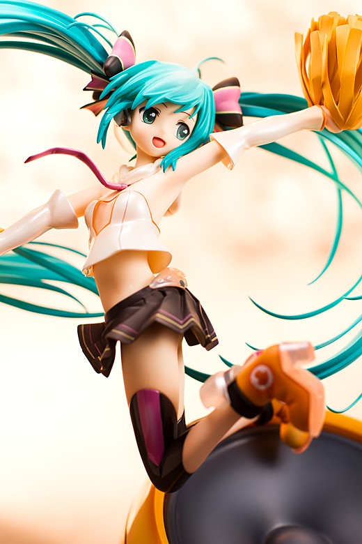 Miku Hatsune Cheerful Figure Review