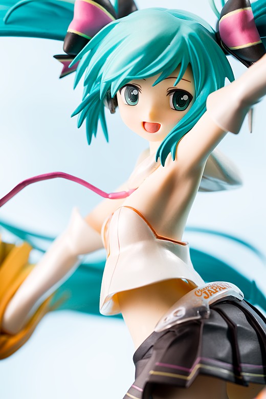 Miku Hatsune Cheerful Figure Review