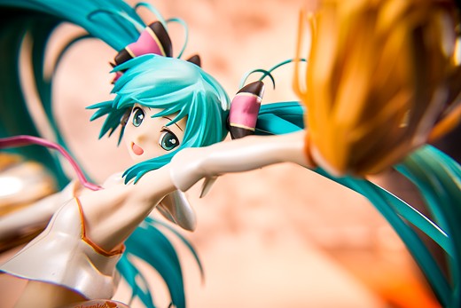 Miku Hatsune Cheerful Figure Review