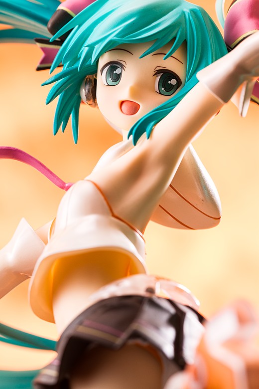 Miku Hatsune Cheerful Figure Review