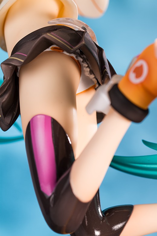 Miku Hatsune Cheerful Figure Review