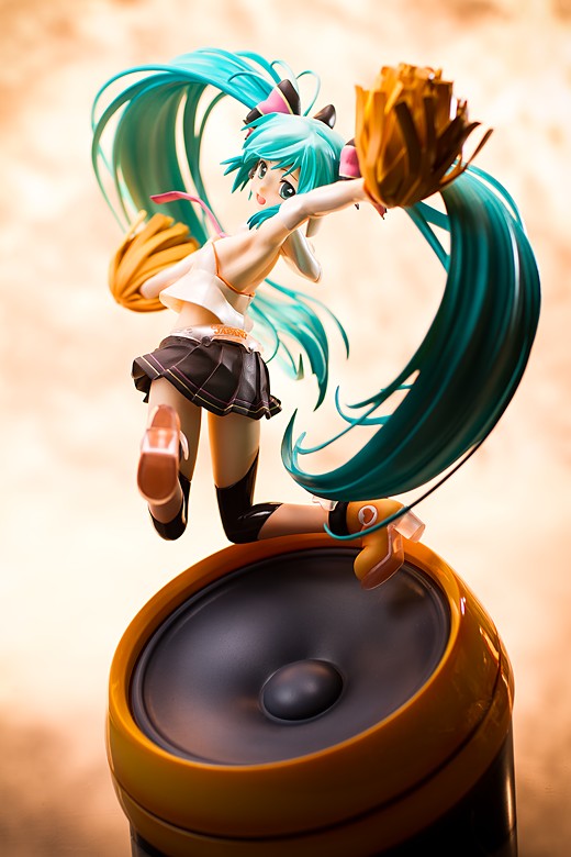 Miku Hatsune Cheerful Figure Review