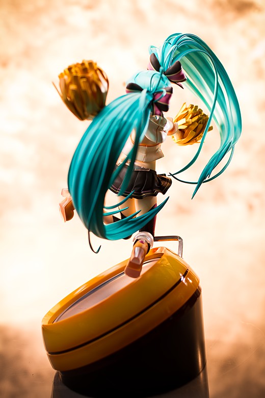 Miku Hatsune Cheerful Figure Review