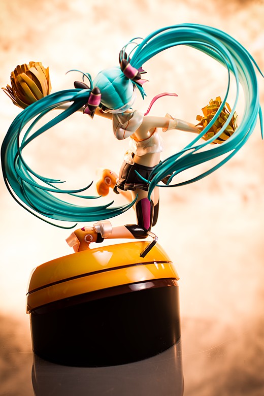 Miku Hatsune Cheerful Figure Review