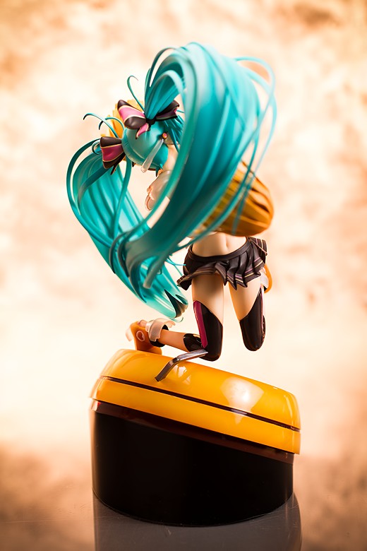 Miku Hatsune Cheerful Figure Review