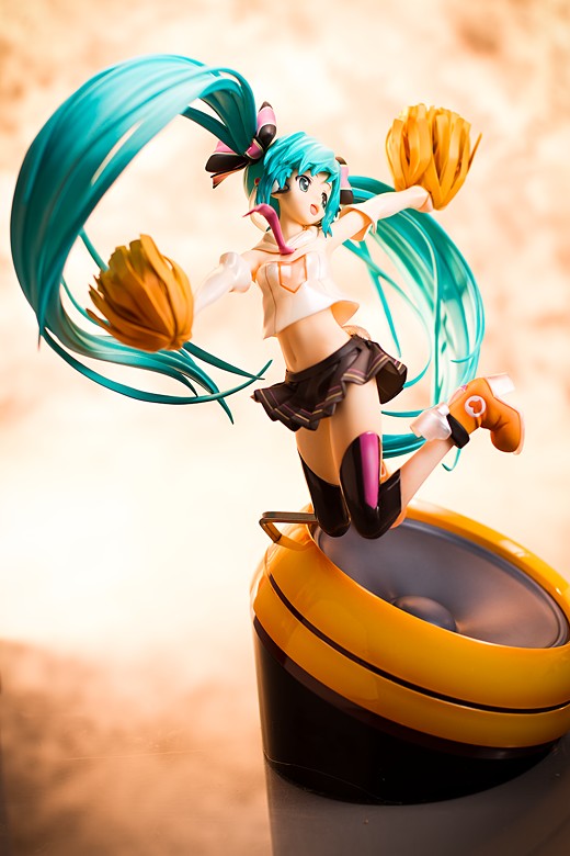 Miku Hatsune Cheerful Figure Review