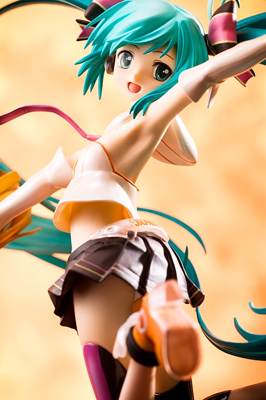 Miku Hatsune Cheerful Figure Review