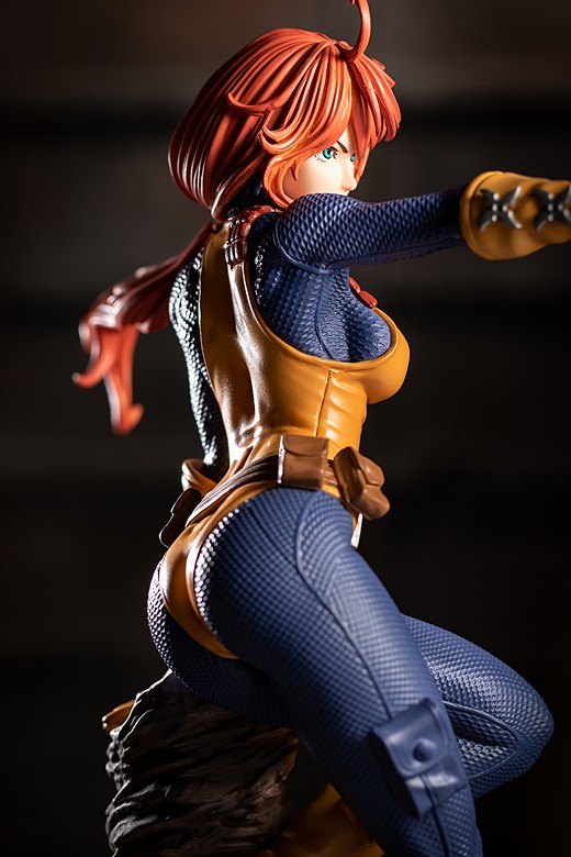 Scarlett figure