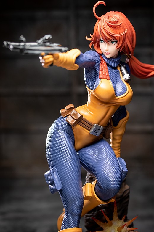 Scarlett figure