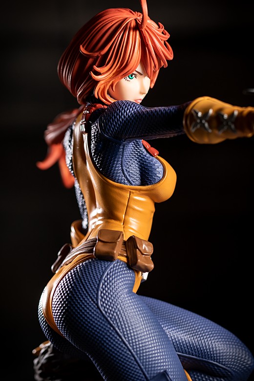 Scarlett figure