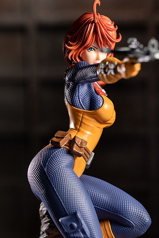 Scarlett figure