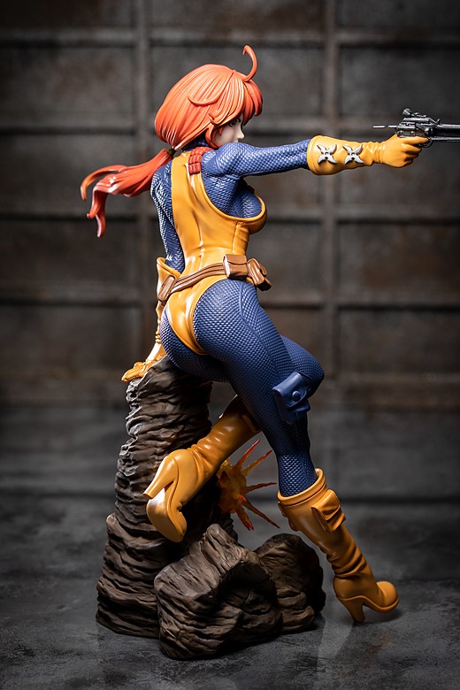 Scarlett figure