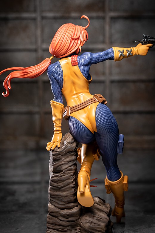 Scarlett figure