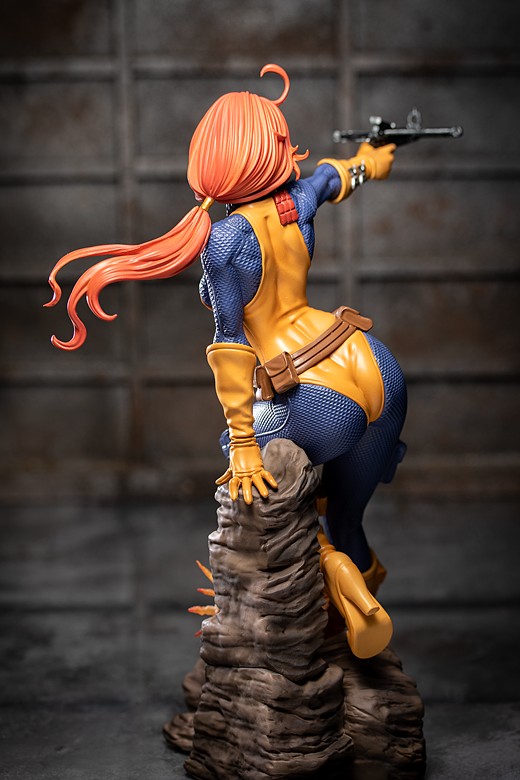 Scarlett figure