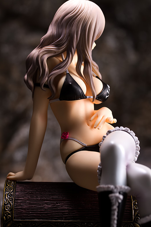 Velvet figure by Alphamax