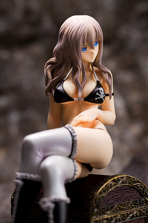 Velvet figure by Alphamax