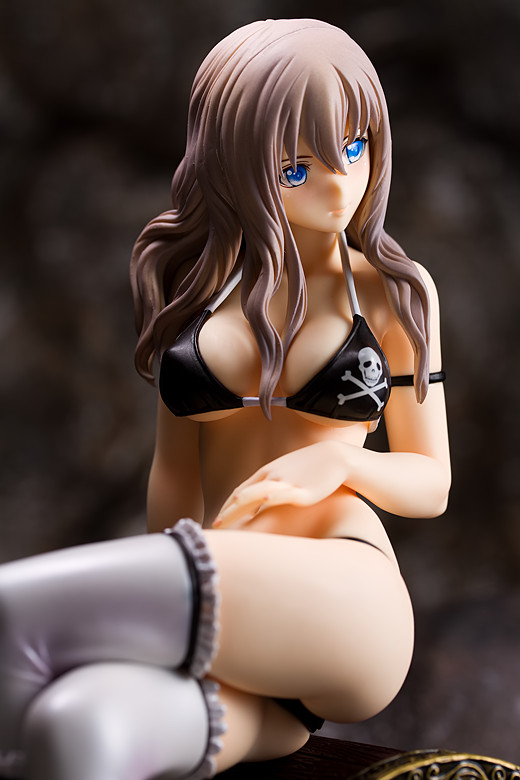 Velvet figure by Alphamax