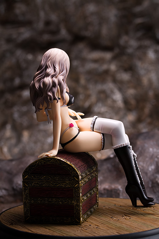 Velvet figure by Alphamax