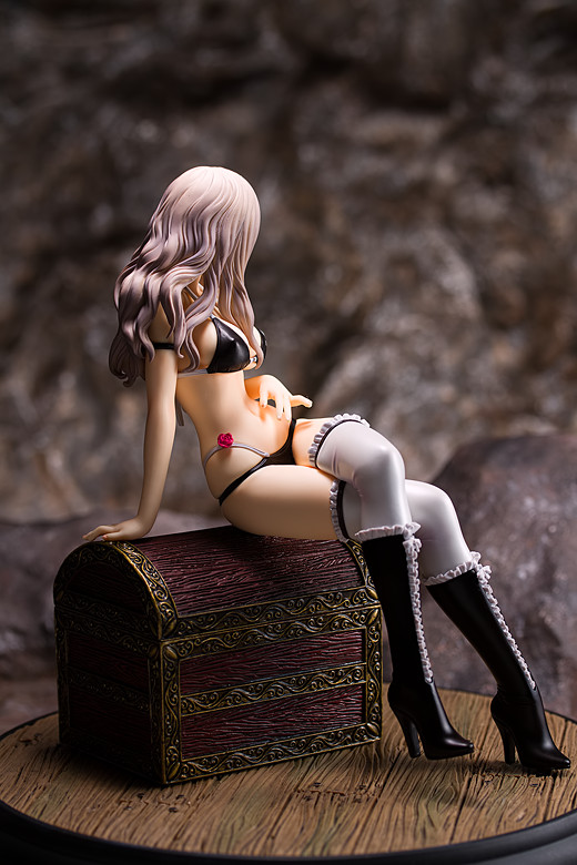 Velvet figure by Alphamax